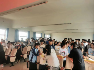 启黄中学路口校区开展中考考前心理辅导讲座活动