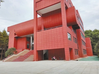 黄冈市启黄中学校园面貌焕然一新·黄冈日报数字报刊平台