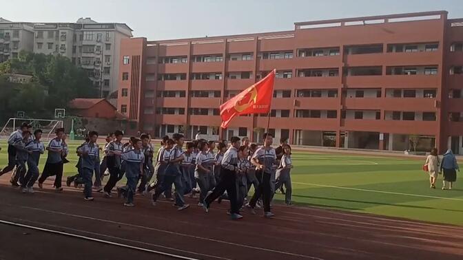 黄铺中学与启黄中学 教育双星的比较与展望