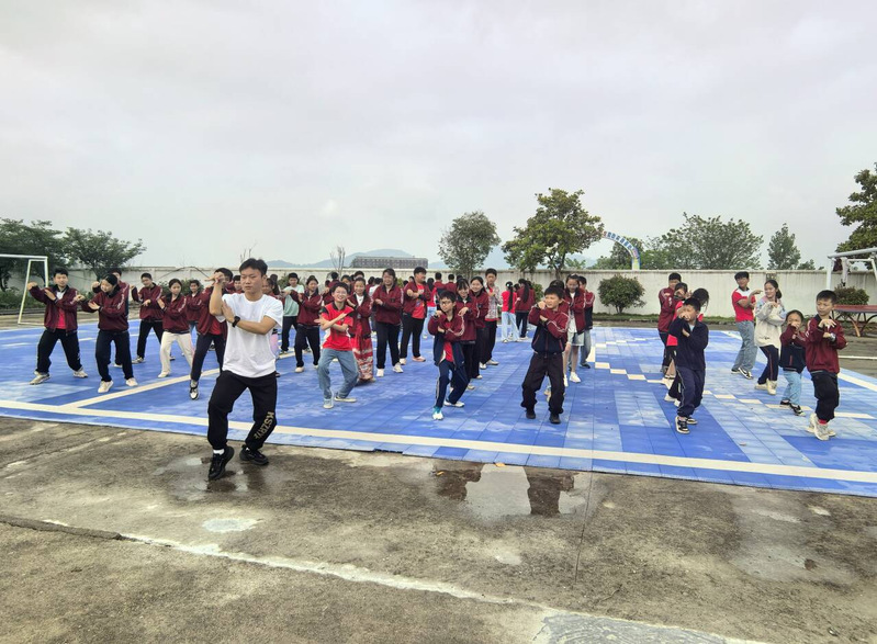 非遗岳家拳走进启黄中学 师生共筑校园武术教育新篇章
