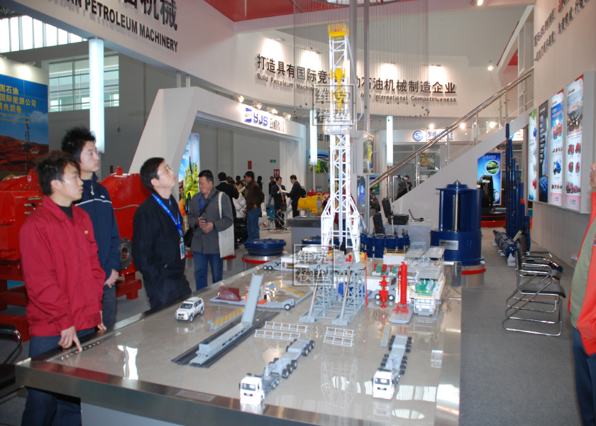 江漢四機車載鑽機